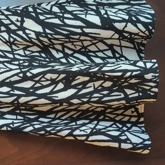 Forever 21 Skater Skirt Mini Knee Length Cream Black XS Grunge Goth Thorns - Picture 2 of 8